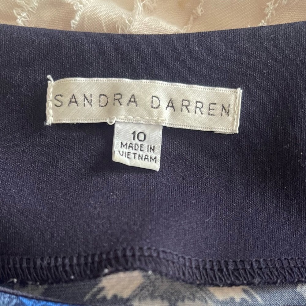 Sandra Darren- Blue Chevron Print Women's Dress
In size 10 - Picture 9 of 9